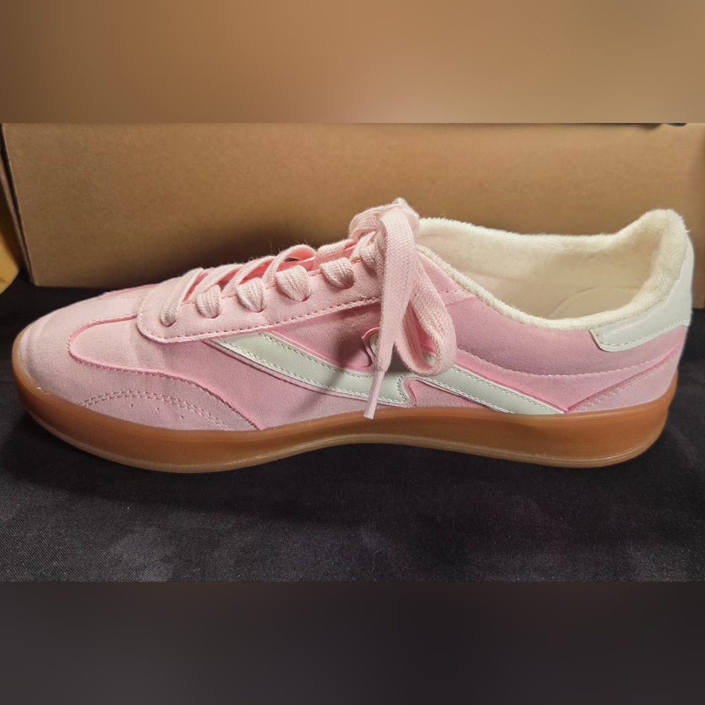 Madden Girl Giia Light Pink Suede Gum Sole Sneakers 7 W/ Box - Picture 3 of 15